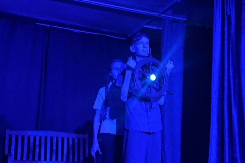 В Кургане первые зрители увидели спектакль по Гайдару от «Контекста»