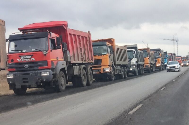 В Кургане вводятся ограничения на дорогах для проезда грузовиков с грунтом к набережной