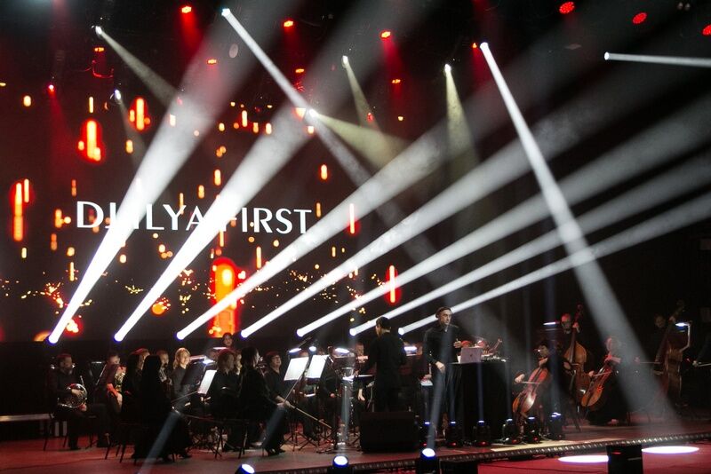 В Кургане сцену филармонии разделили оркестр и диджей