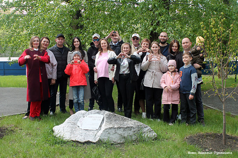 Семьи Кургана высадили липы в детском парке на фестивале «Зауральская семья»