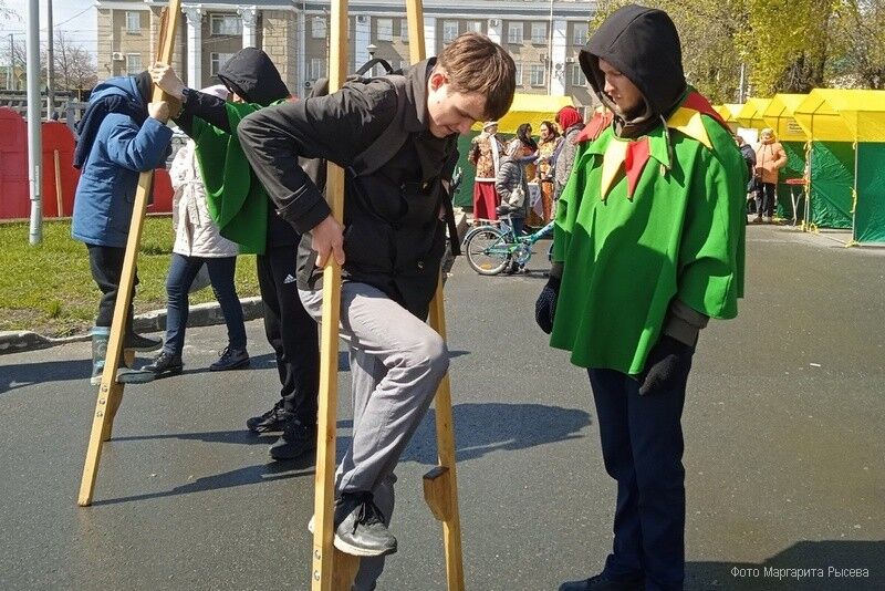 В Кургане в воскресенье запретят остановку и стоянку автомобилей на некоторых улицах