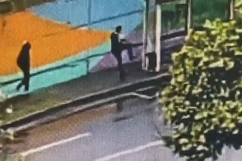 В Кургане задержали «остановочного» вандала