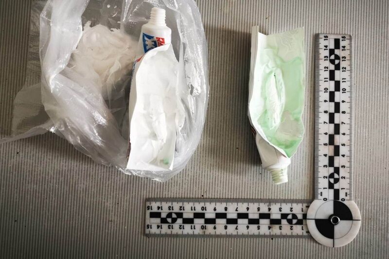 В Кургане осужденному пытались передать наркотики в тюбиках от зубной пасты