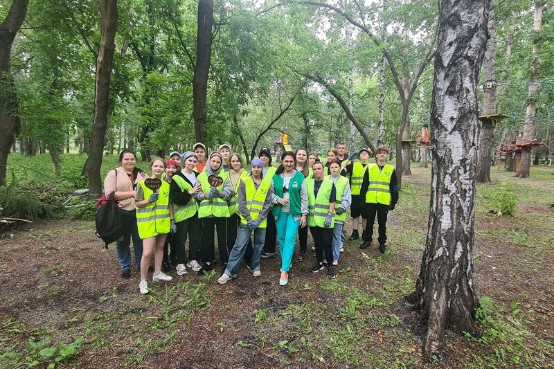 В Кургане школьники очистили берег Битёвки