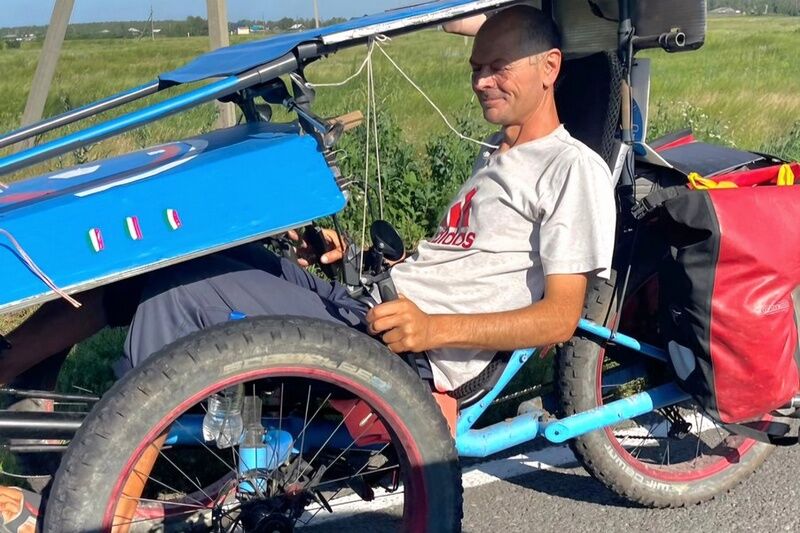 В Курганскую область приехал итальянец на необычном транспорте