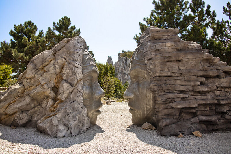 На плато Ай-Петри установили арт-объект — подарок Крыму от Урала