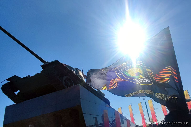 Вадим Шумков поздравил танкистов с праздником