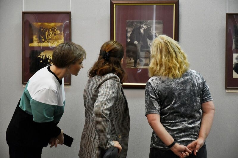 Юговка выставила снимки из легендарного курганского фотосалона