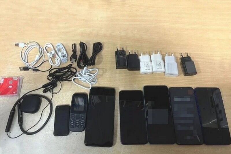 Тюменка забросила в колонию семь телефонов