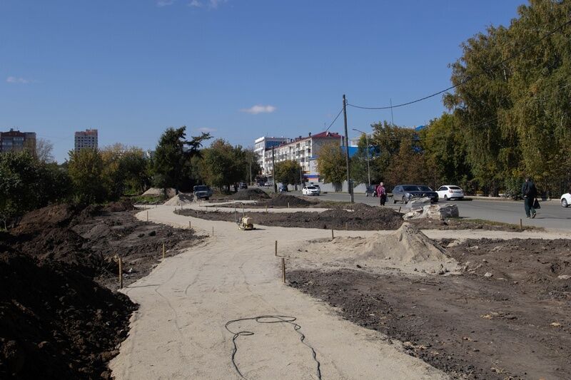 В Кургане возле ЦПКиО строят прогулочные дорожки