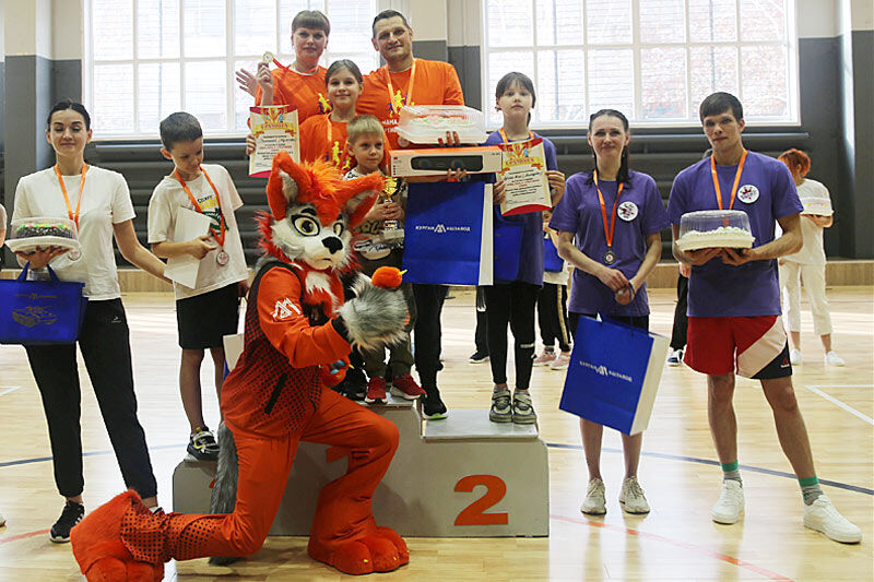 В обновленном спорткомплексе "Зауралец" прошли семейные соревнования сотрудников АО"Курганмашзавод"