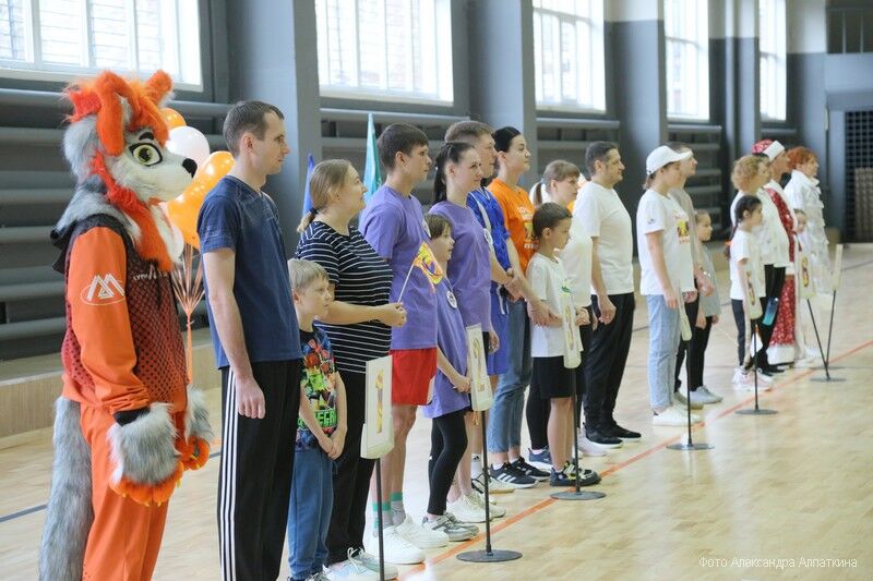 В обновленном спорткомплексе «Зауралец» прошли состязания заводских семей АО «Курганмашзавод»