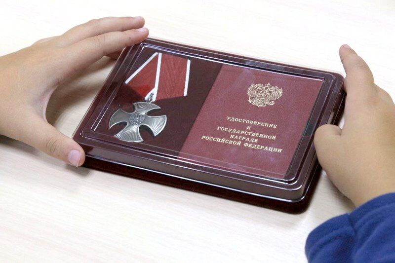 В Кургане семьям погибших на СВО героев вручили ордена Мужества