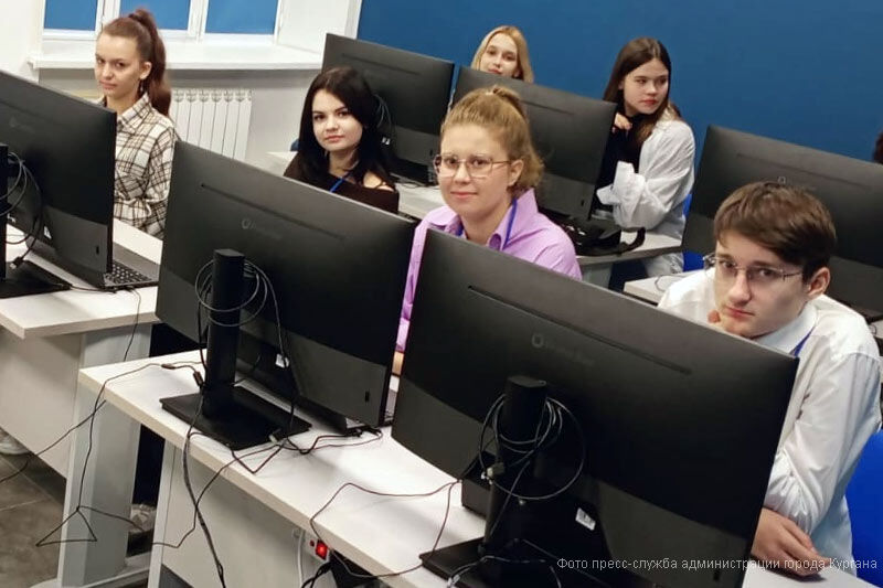 В Кургане участники конкурса «Ученик года — 2024» прошли интеллектуальное тестирование