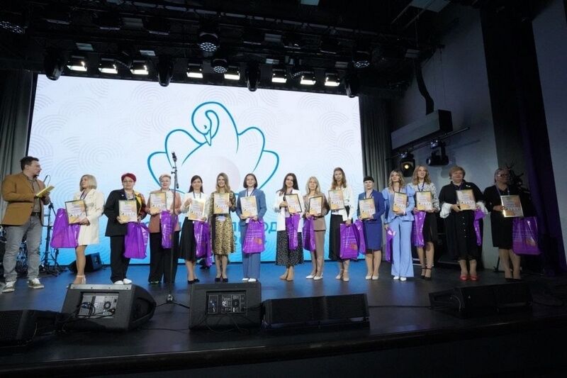 Воспитатель из Кургана получила специальный приз в номинации «Сохраняем традиции и смотрим в будущее!»