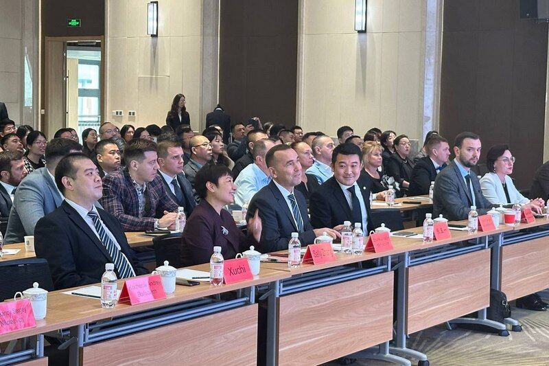 Курганский губернатор познакомился с работой известного китайского технологического бренда