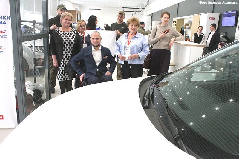 В Кургане первому ветерану СВО с тяжелым ранением вручили спецавтомобиль