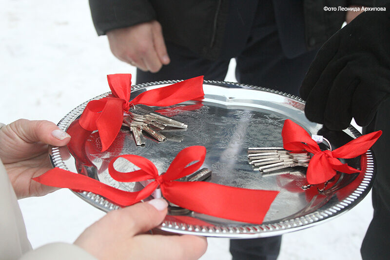 В Кургане детям-сиротам вручают ключи от новых квартир