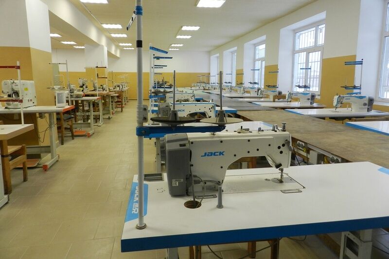 Осужденные в курганской колонии шьют теперь в две смены