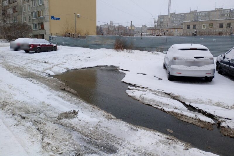 В Кургане часть микрорайона затопило сточными водами