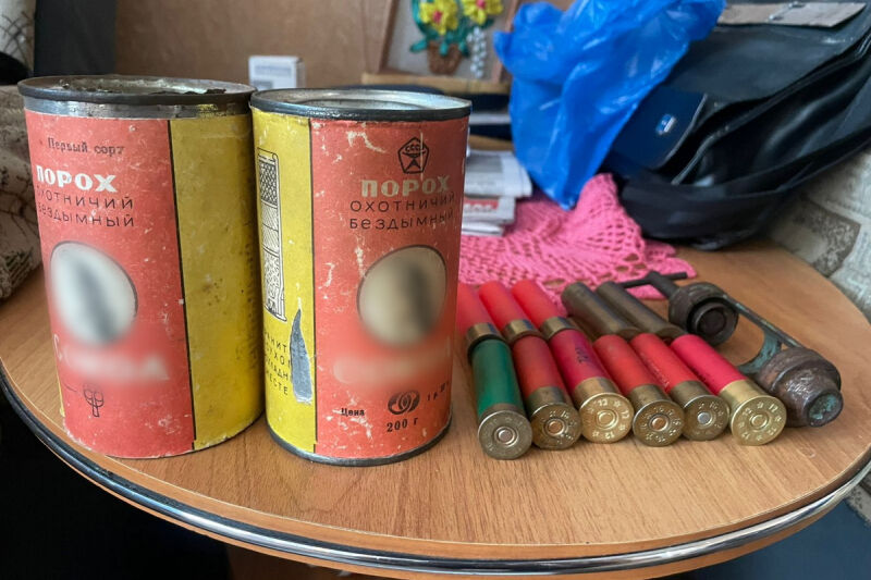 Зауралец незаконно хранил порох и патроны