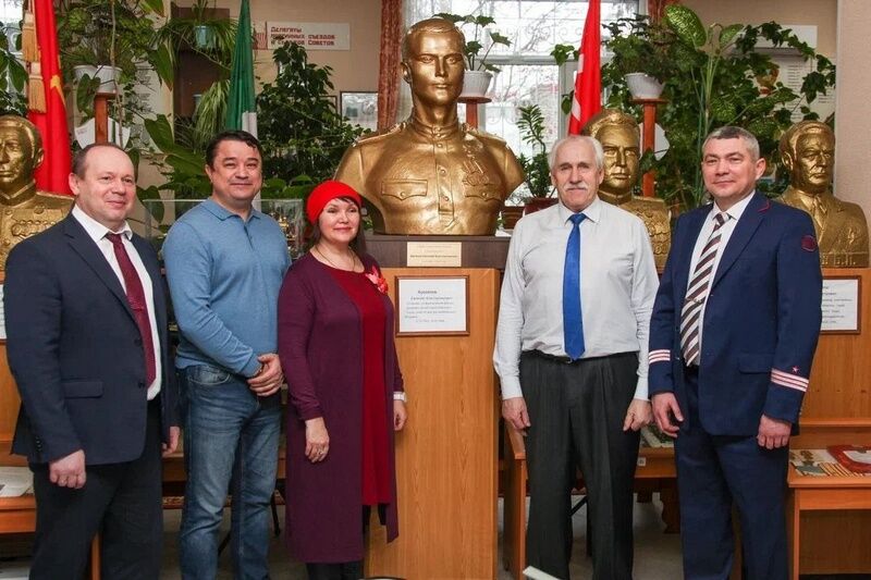 В курганском Музее локомотивного депо установлен бюст Героя