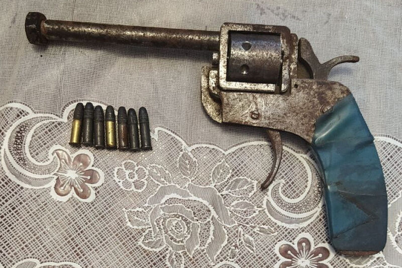 У зауральского пенсионера забрали самодельный револьвер и тротиловые шашки