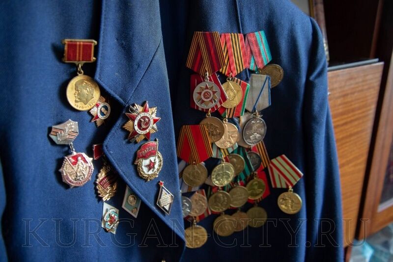 В Кургане продолжается вручение медалей «80 лет Победы в Великой Отечественной войне»