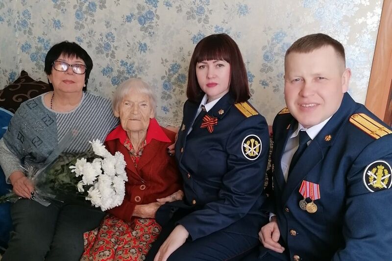Бывшую сотрудницу курганской исправительной колонии поздравили со 100-летним юбилеем