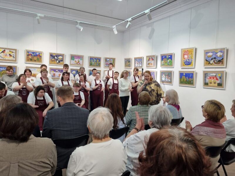 Выставка «Семейный вернисаж» открылась в областном художественном музее