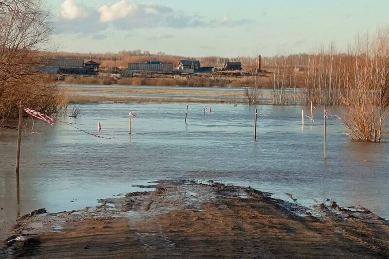 В Зауралье из-за подтопления закрыли движение на двух участках