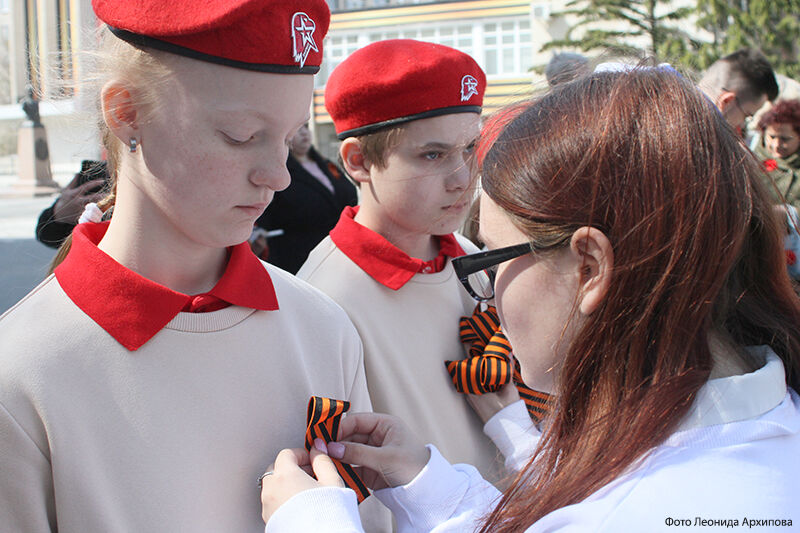 В Кургане начали раздавать георгиевские ленты