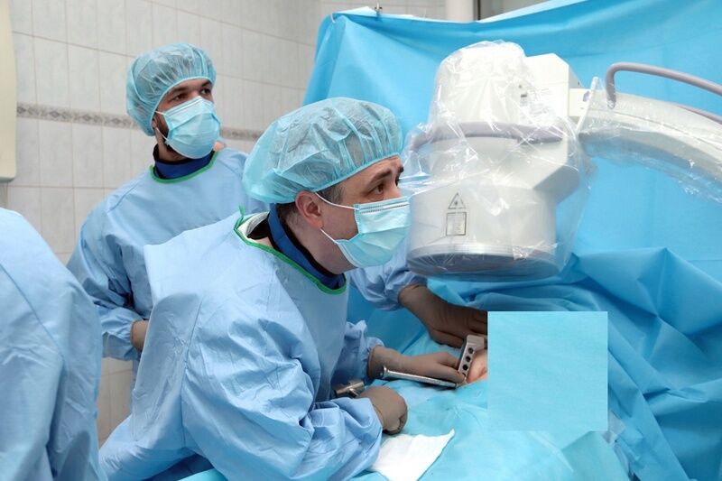 Врач Центра Илизарова обучает коллег курганских новому направлению в тазовой хирургии