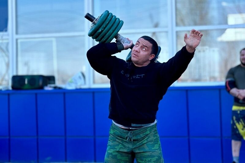 В Кургане прошли соревнования по силовому экстриму