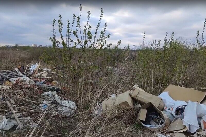 В Кургане вдоль шоссе Тюнина образовались свалки мусора