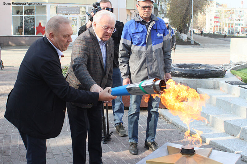 В Кургане провели обслуживание системы газоснабжения Вечного огня на Аллее Славы