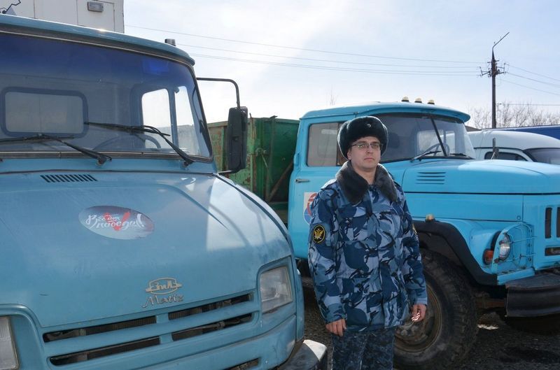 Сотрудник курганского УФСИН отремонтировал партию грузовых и легковых автомобилей для отправки в зону СВО