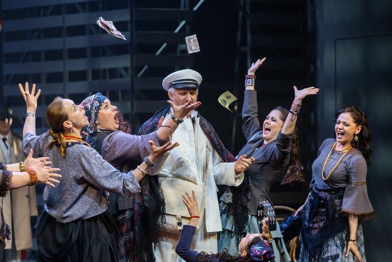 Курганцы получат возможность сравнить двух «Бесприданниц»