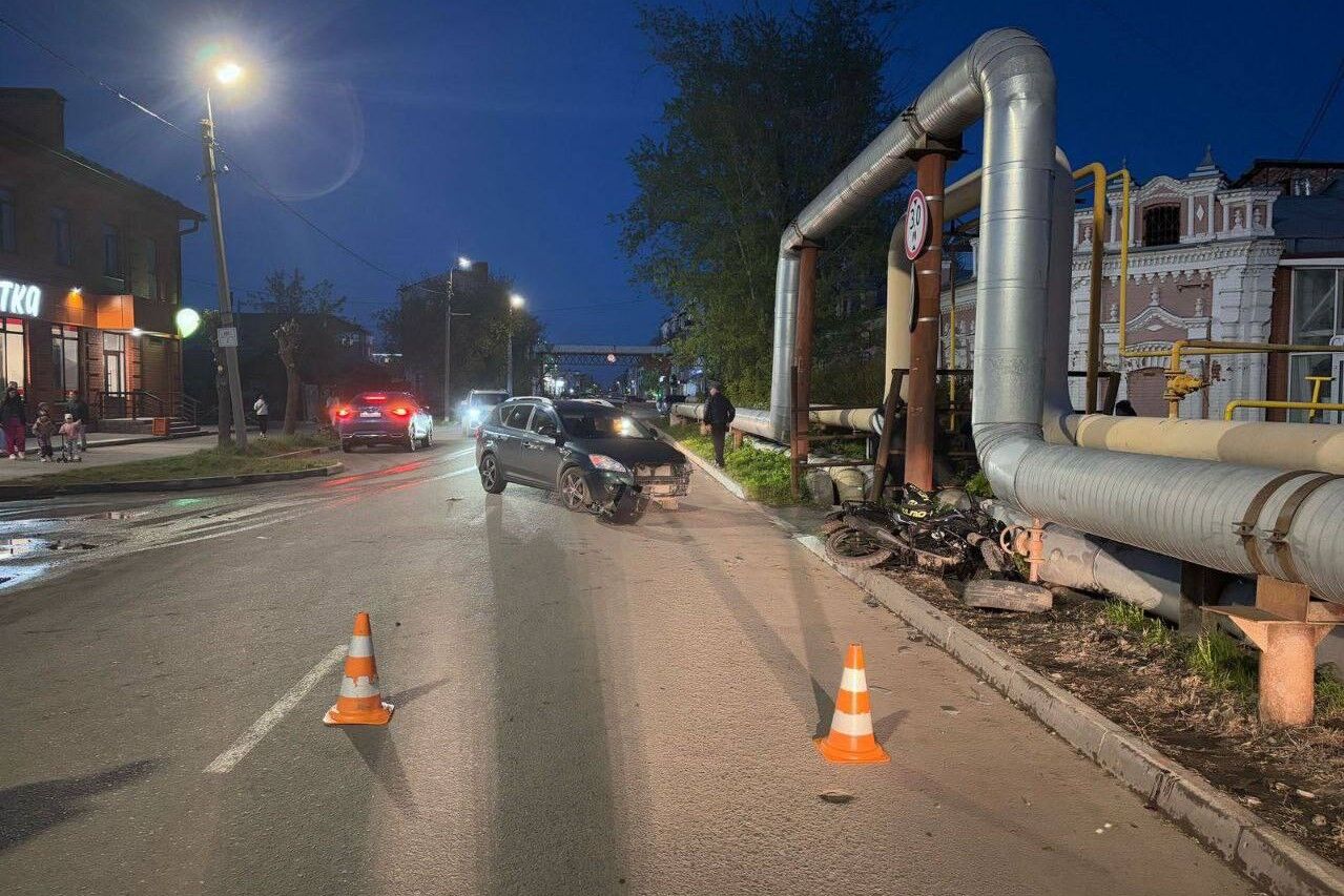 Два зауральских подростка катались на мопеде и попали в больницу