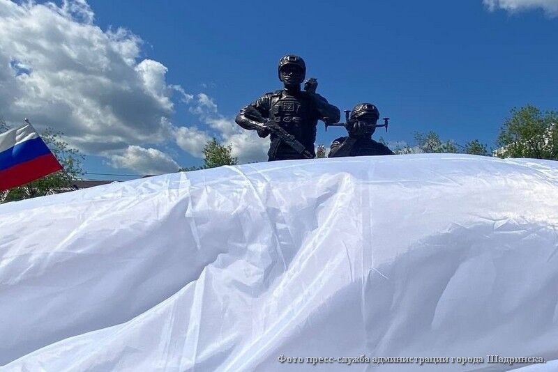 Скульптура, посвящённая участникам СВО, появилась в шадринском сквере Воинской славы