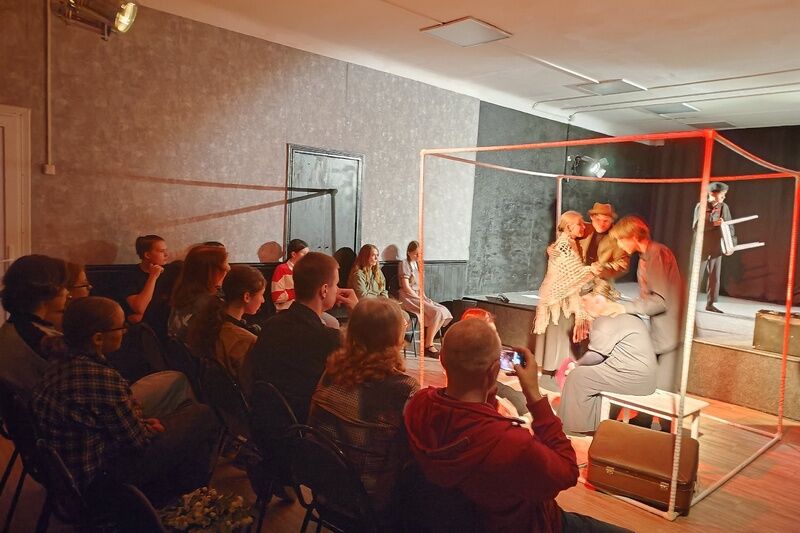 Курганский театр «Контекст» поставил спектакль по «Дневнику Анны Франк»