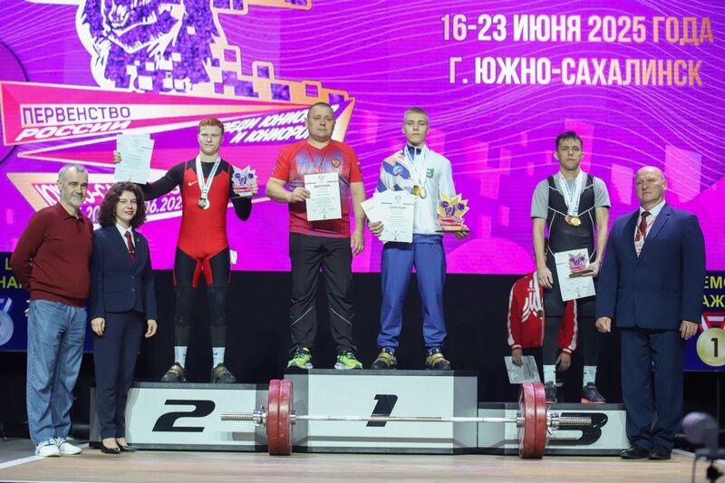 Зауралец победил на первенстве страны по тяжёлой атлетике