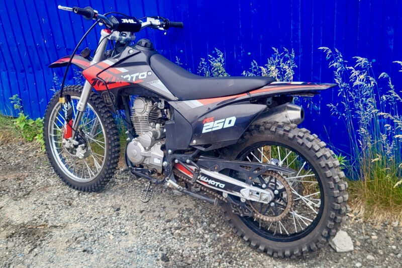 В Курганской области подросток чуть не погиб, врезавшись в дерево на мотоцикле