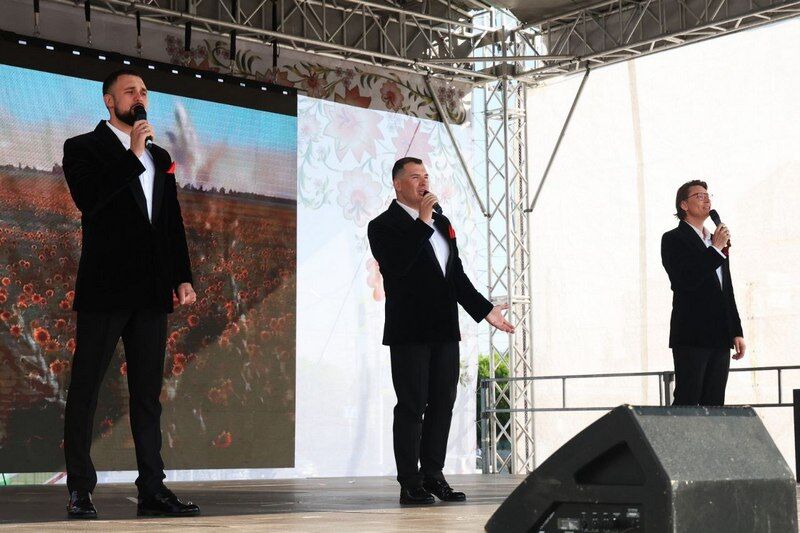 Губернатор Шумков поблагодарил группу LARGO за выступление в Кургане