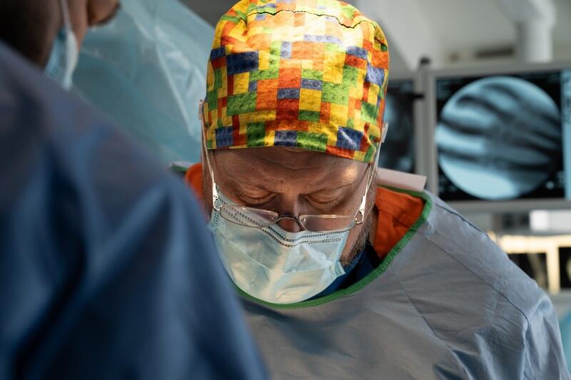 В Центре Илизарова годовалому ребенку удалили шестой палец на руке