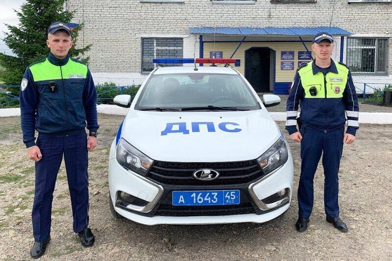 Автомобилист из Омска поблагодарил полицейских из Курганской области