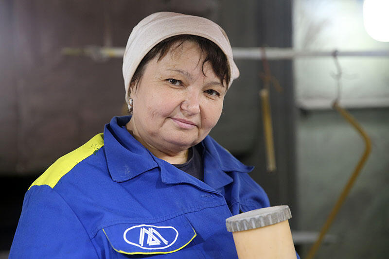 Завод в оранжевом цвете