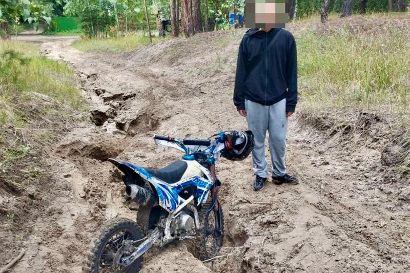 Школьника на питбайке остановили полицейские в Кетовском округе