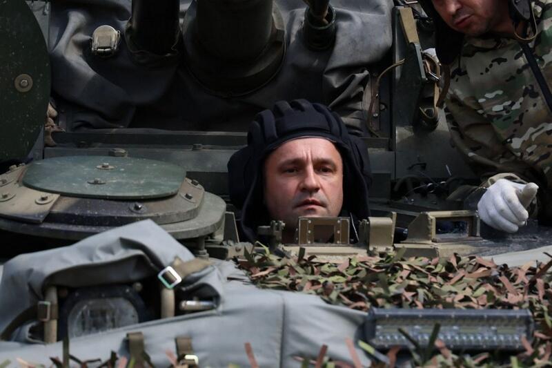 В Кургане Артём Жога принял участие в испытании военной техники