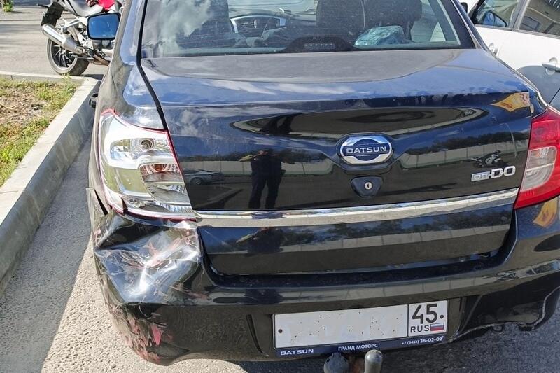 Женщина на мотоцикле столкнулась с иномаркой в Кургане